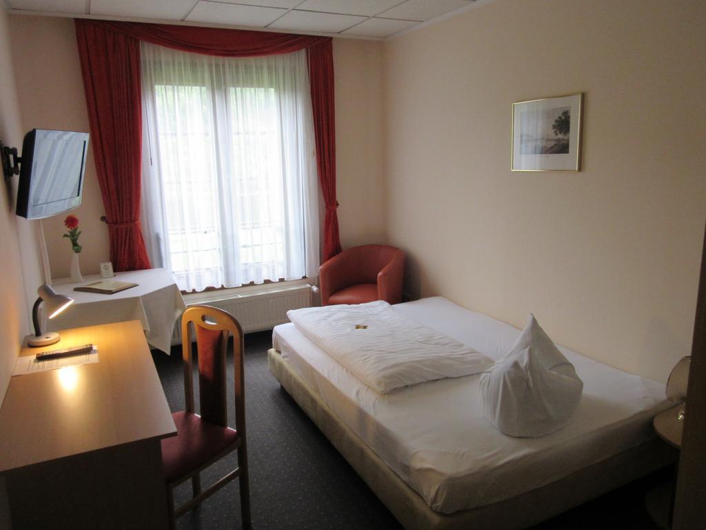 Hotel Lindenhof Königstein an der Elbe Buitenkant foto