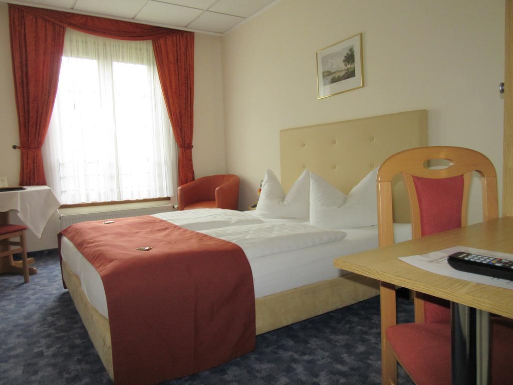Hotel Lindenhof Königstein an der Elbe Buitenkant foto