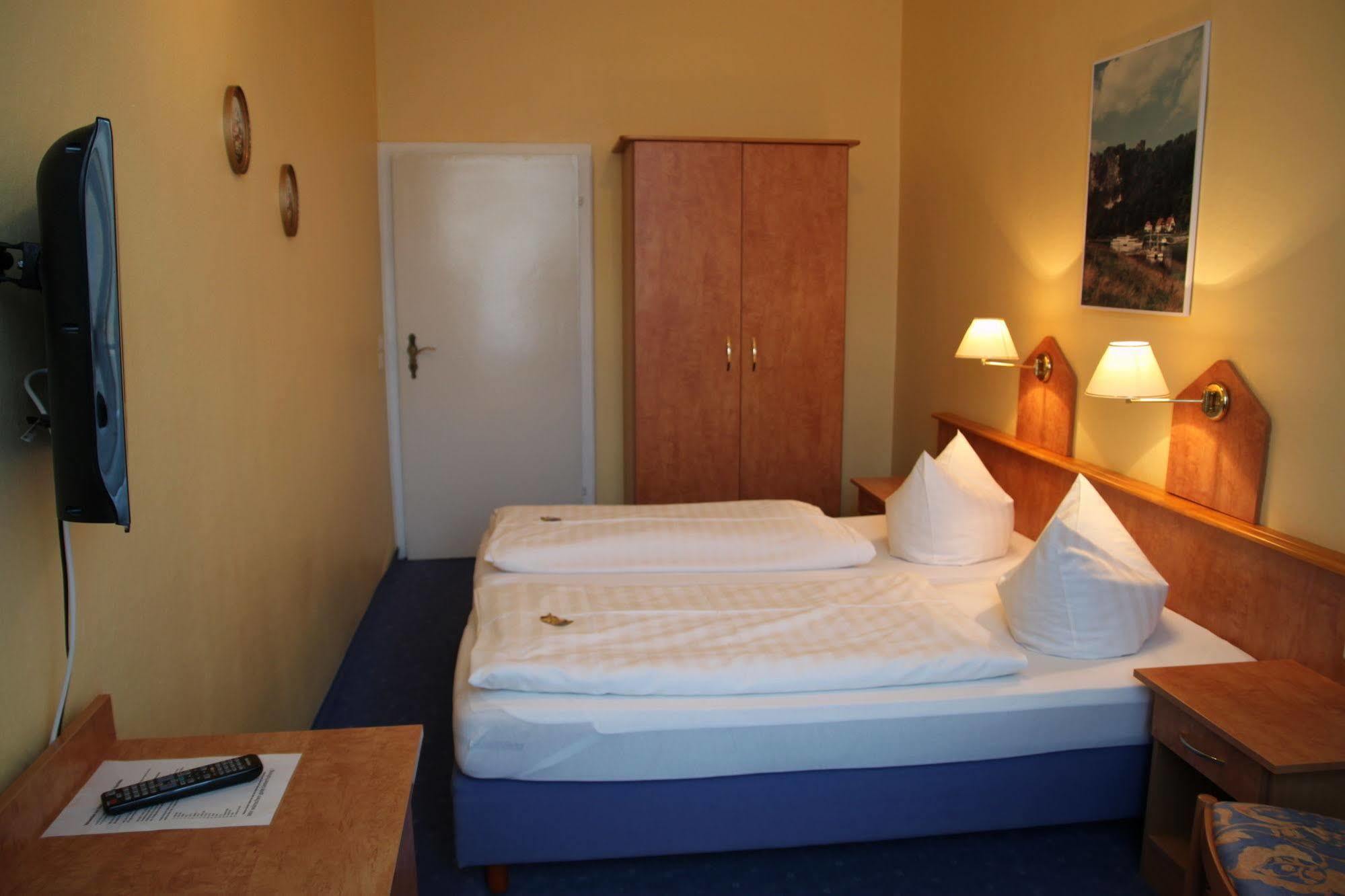Hotel Lindenhof Königstein an der Elbe Buitenkant foto