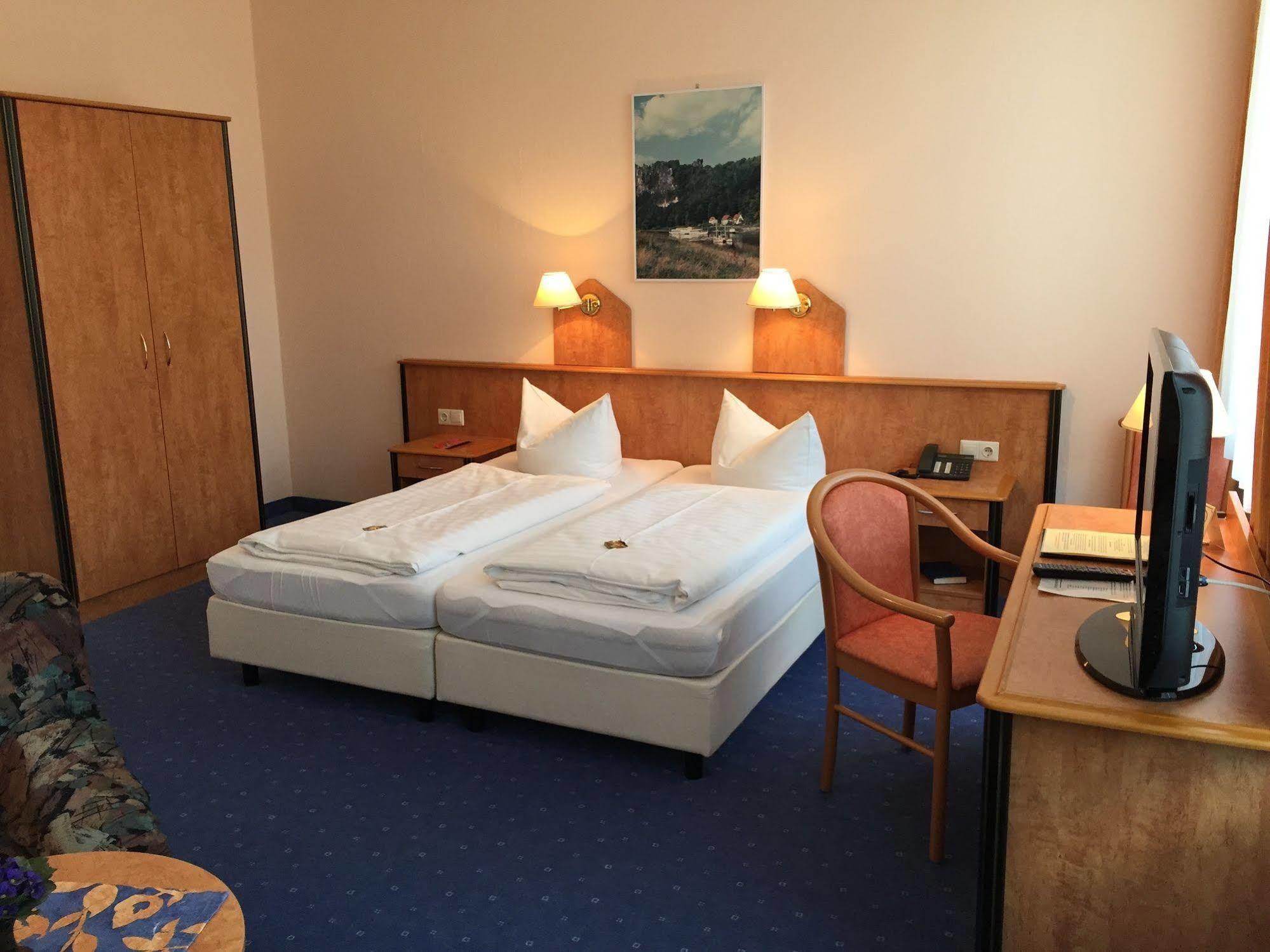 Hotel Lindenhof Königstein an der Elbe Buitenkant foto